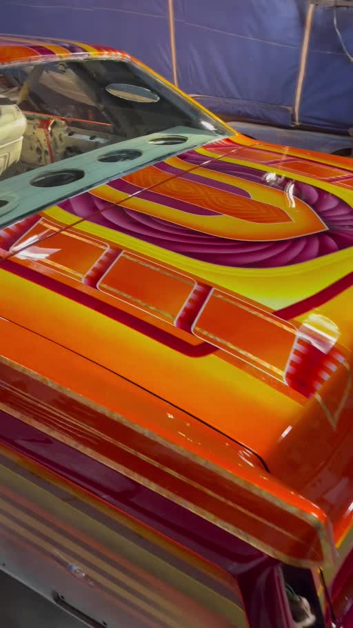 Custom Lincoln: trunk finish up close